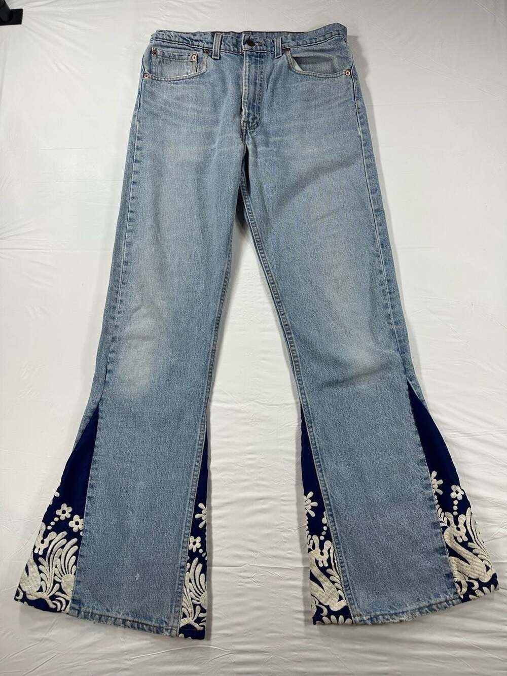 Levi's 505 Womens Custom Floral Embroidered Flare Jeans 34x34(Fits 33x33)